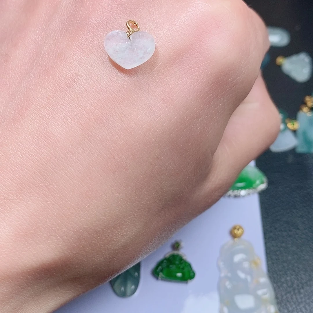 翡翠吊坠(不含链)18K金镶嵌