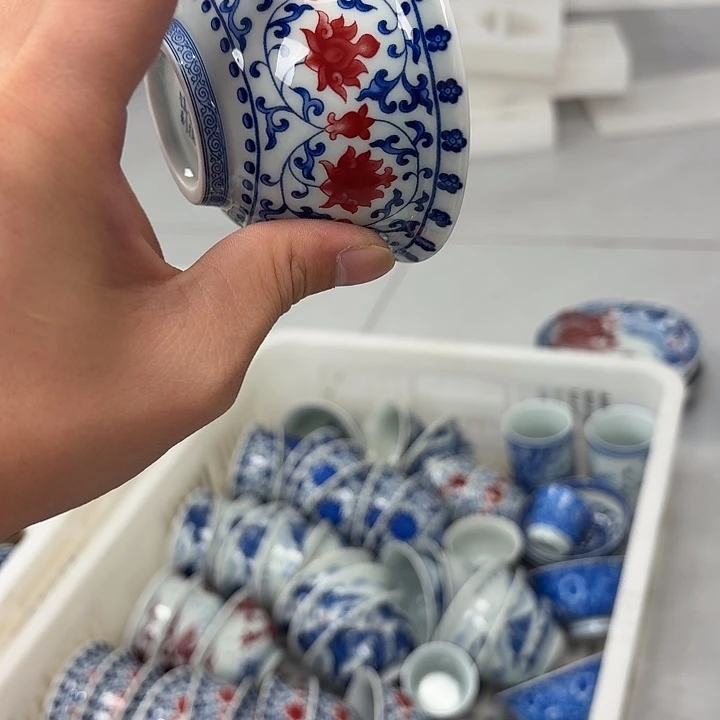 瓷片釉里红缠枝莲大压手杯景德镇