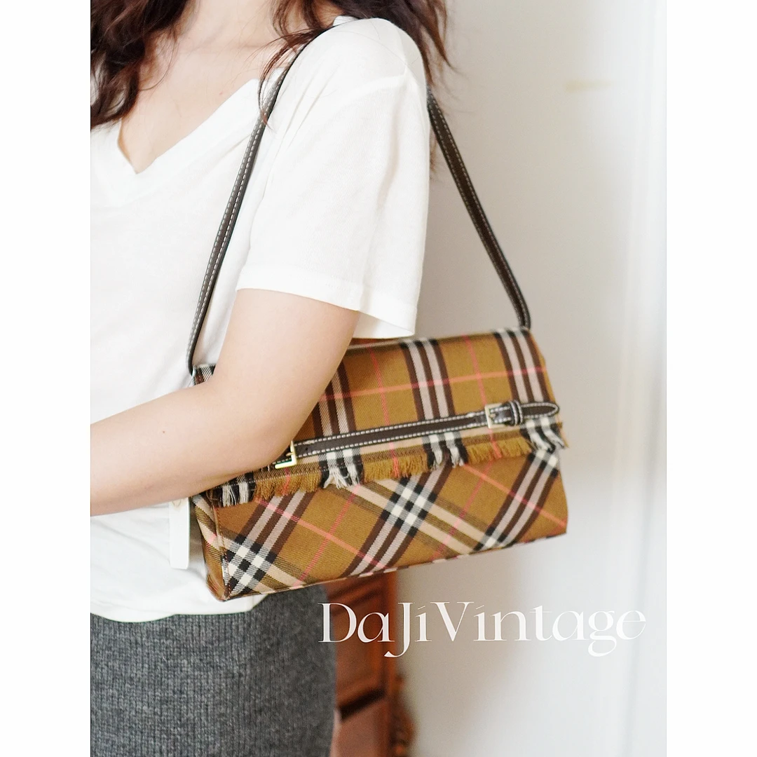 95新 BURBERRY/博柏利 大吉中古/Burberry焦糖格纹流苏斜挎包