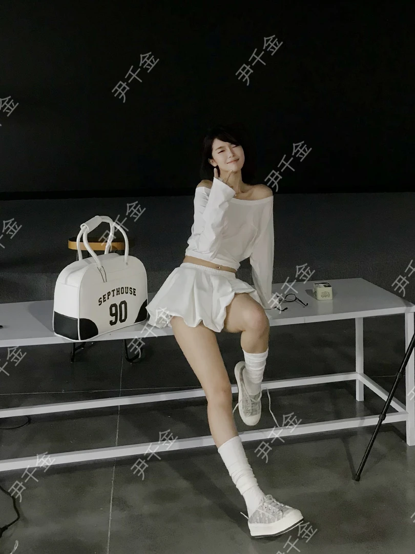 尹千金J【晨雾柔光】93莱赛尔一衣多穿慵懒薄微透长袖 S257133