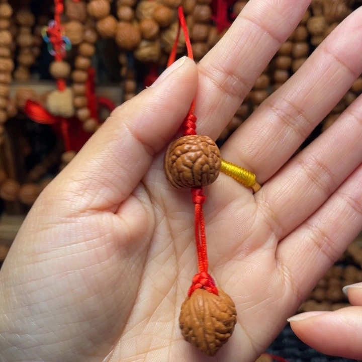 木质类龙纹桃枭挂件