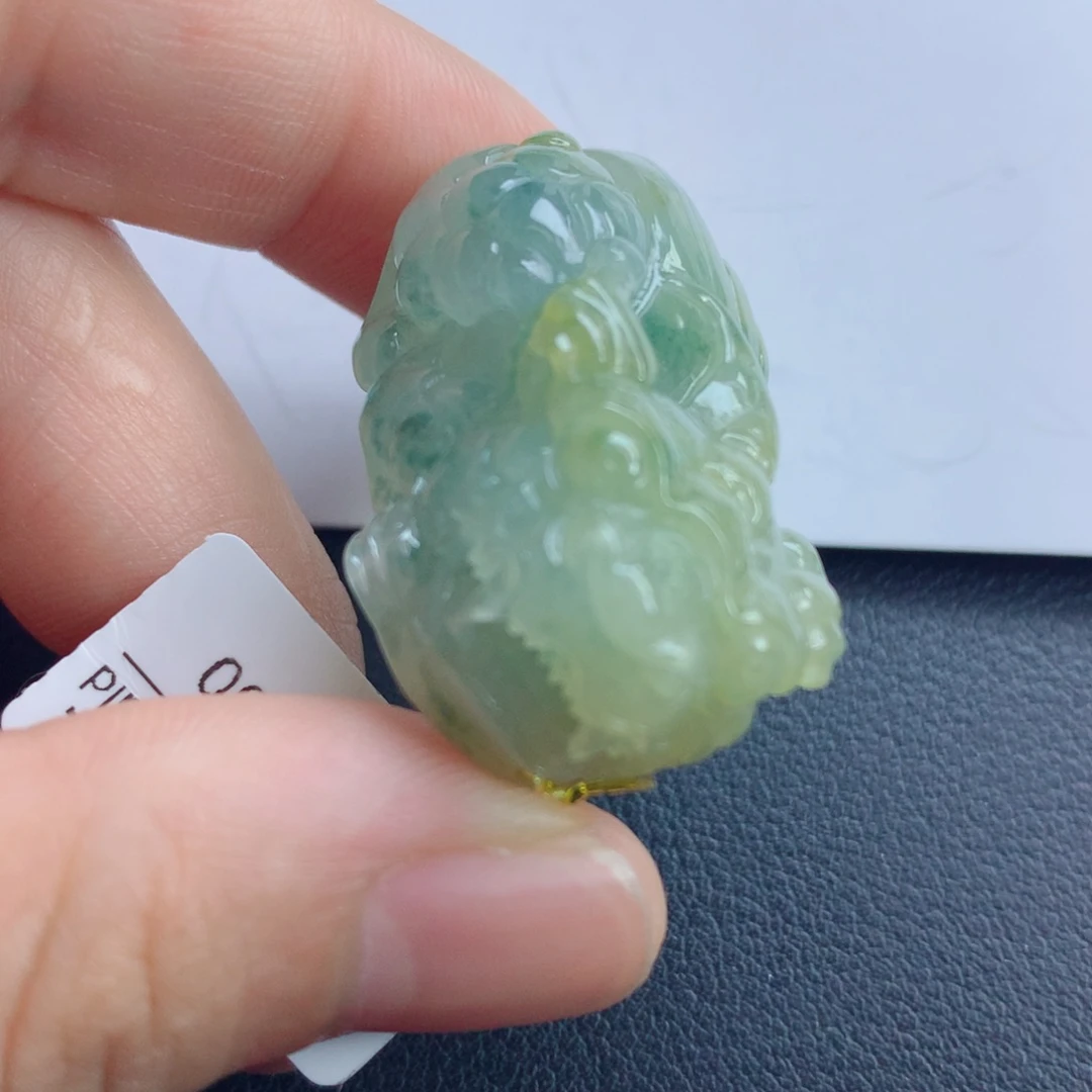 翡翠未镶嵌颈饰貔貅
