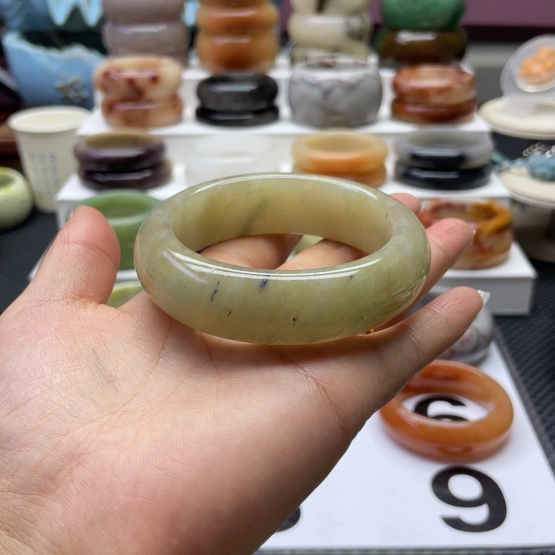 石英质玉手镯未镶嵌不****、