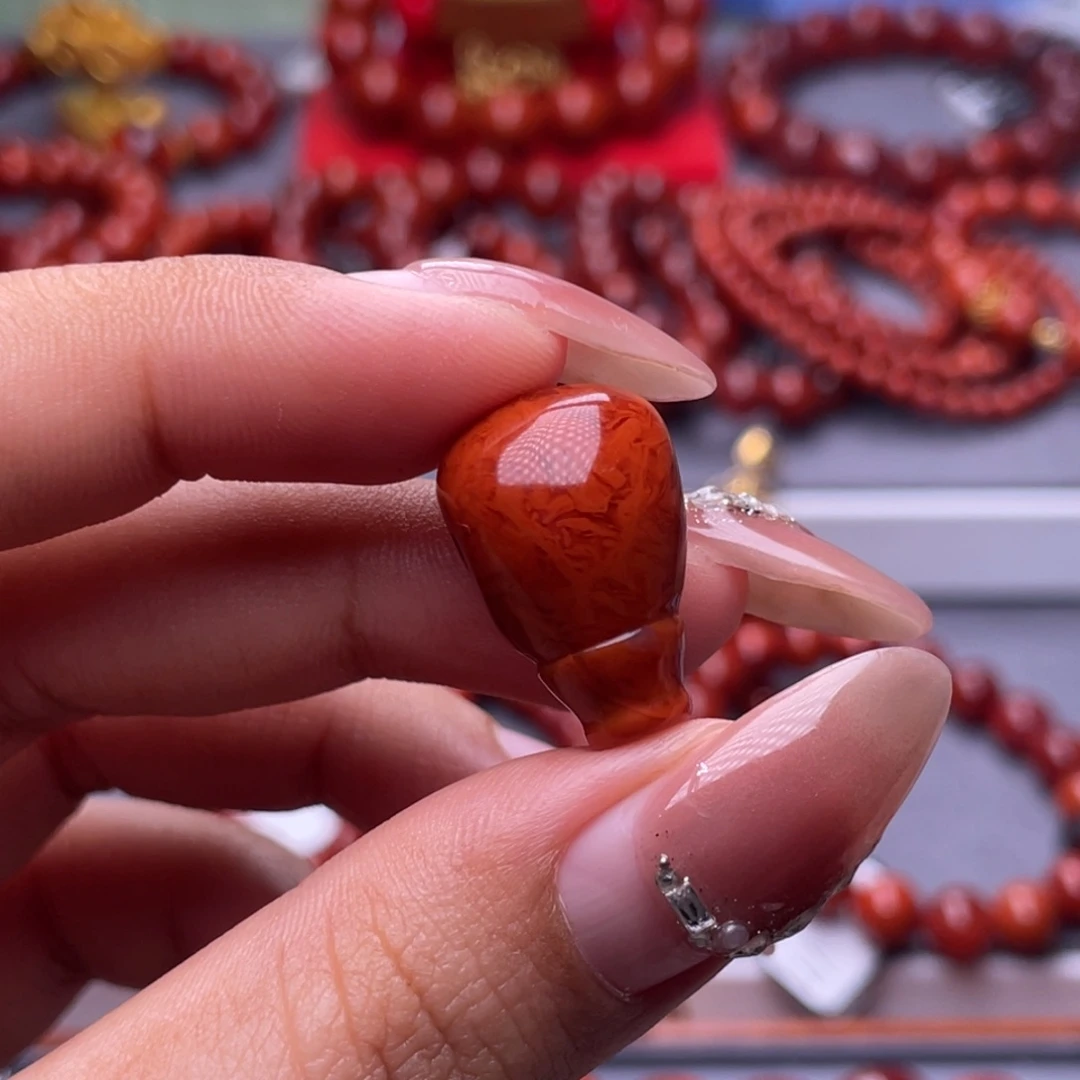 阳***意南红玛瑙未镶嵌其他原矿13.9mm瓦西柿子火焰满肉奶嘴三通