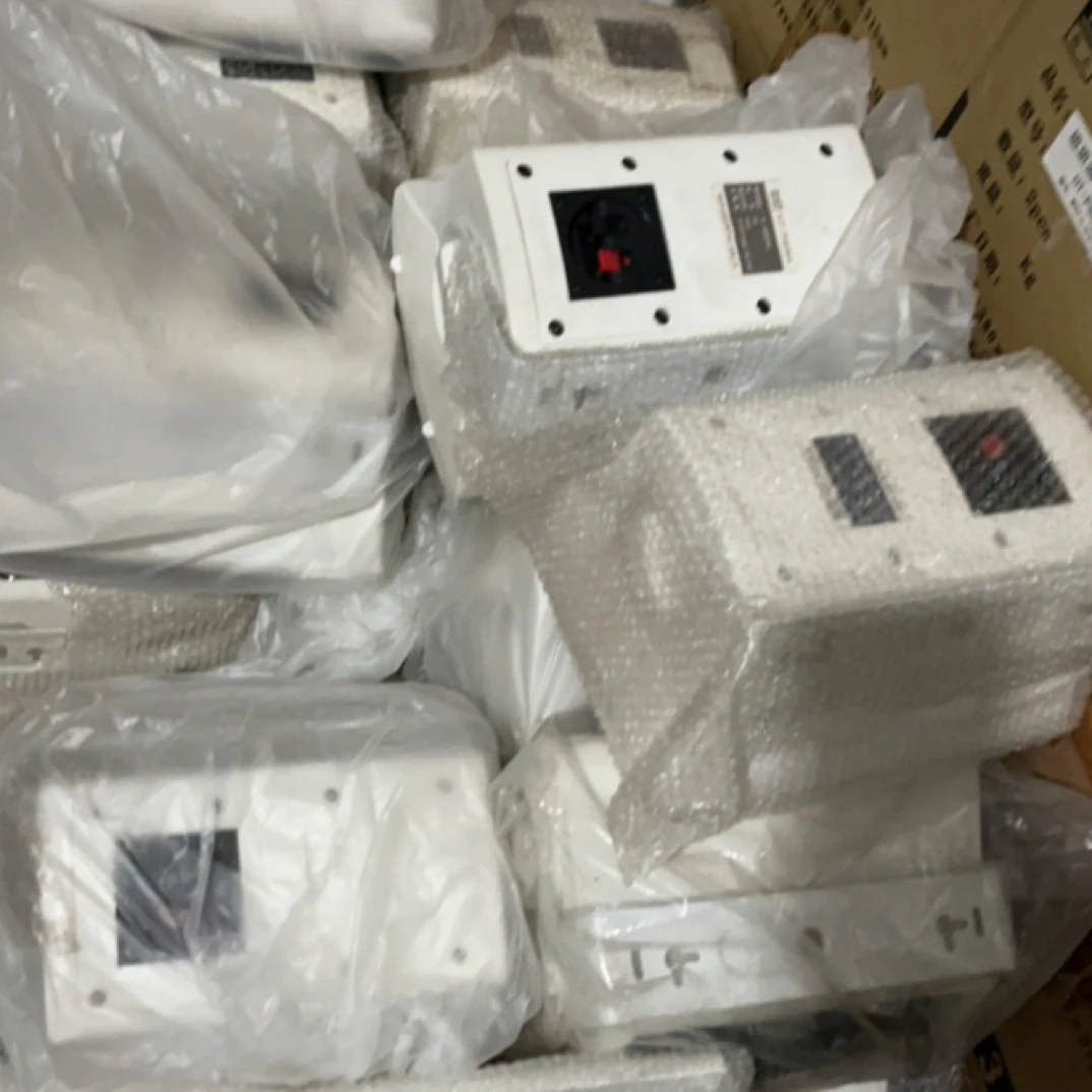 8新  白色有源音响一对 不包好坏配件出 不包邮