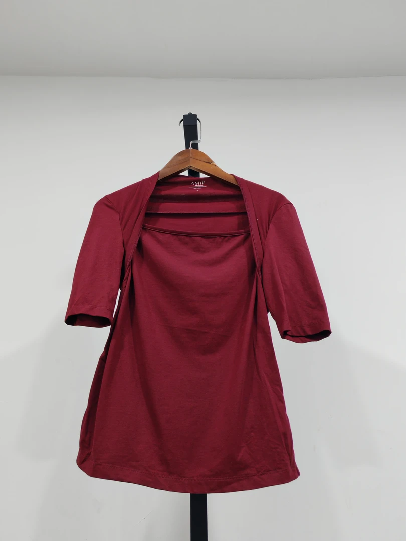 22  安哥拉红小上衣  微瑕无运费险介意者勿拍