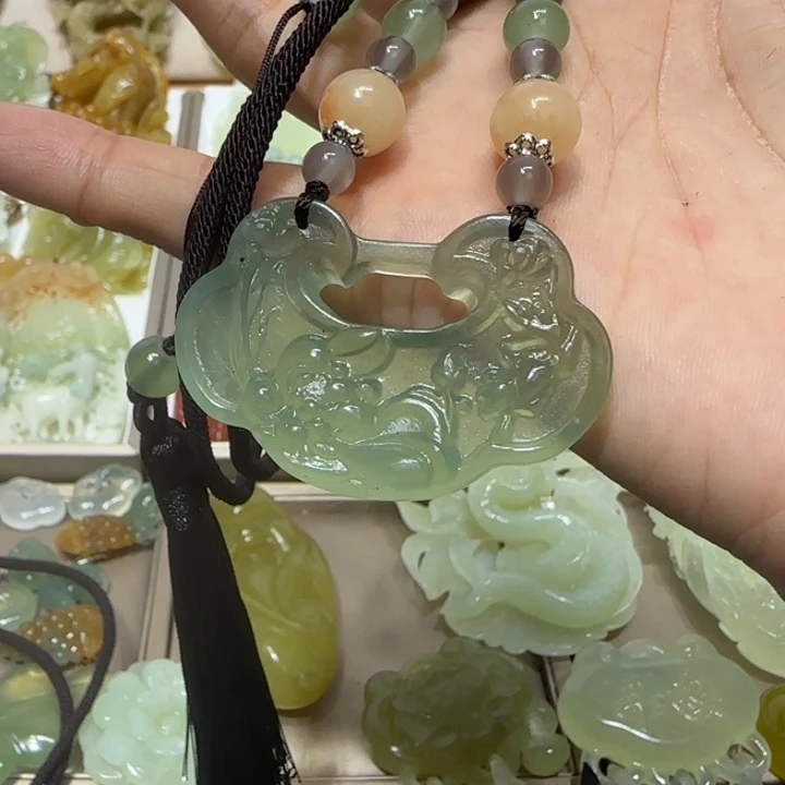 蛇纹石玉吊坠未镶嵌