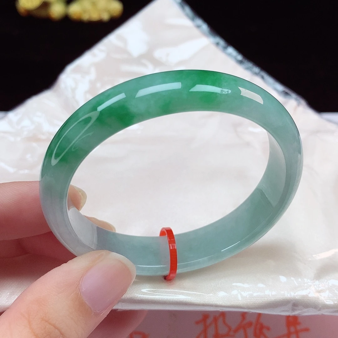 翡翠手镯（贵妃镯）未镶嵌天然