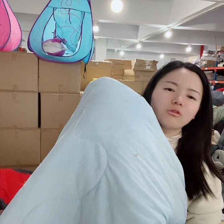 微瑕。 蓝的被。140*200