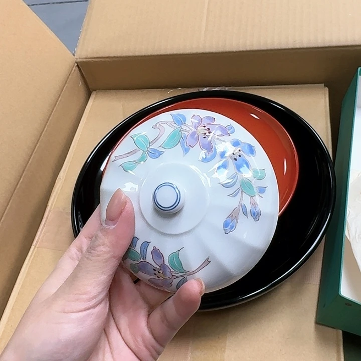 *‍****瓷器。     瓷器。