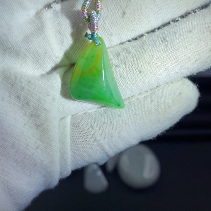 翡翠未镶嵌挂件片料