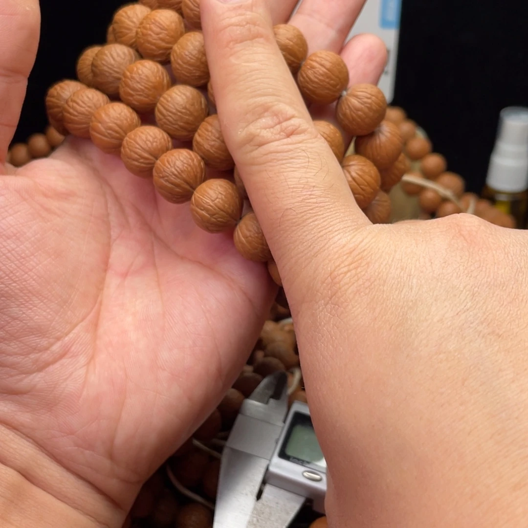 吊坠猴头核桃凤羽