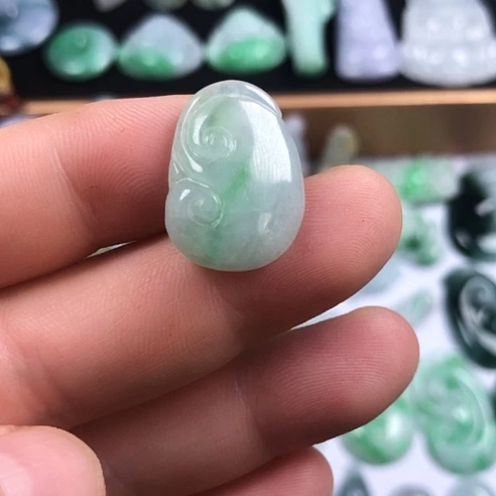 颈饰未镶嵌翡翠如意
