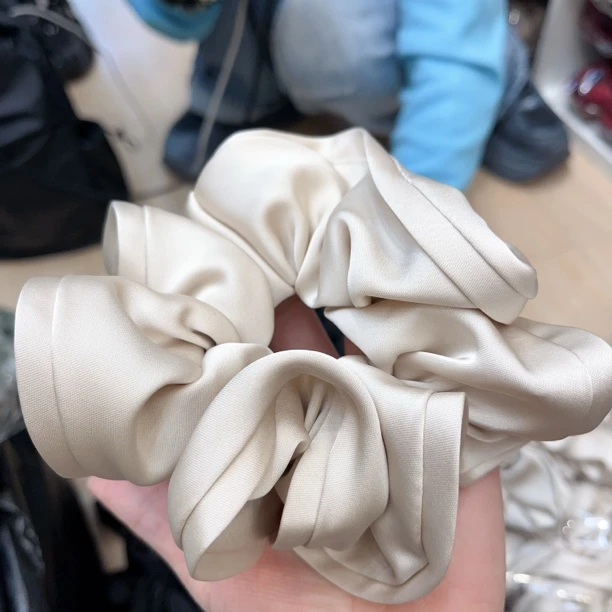 A617露思同款米杏色花苞造型肠圈