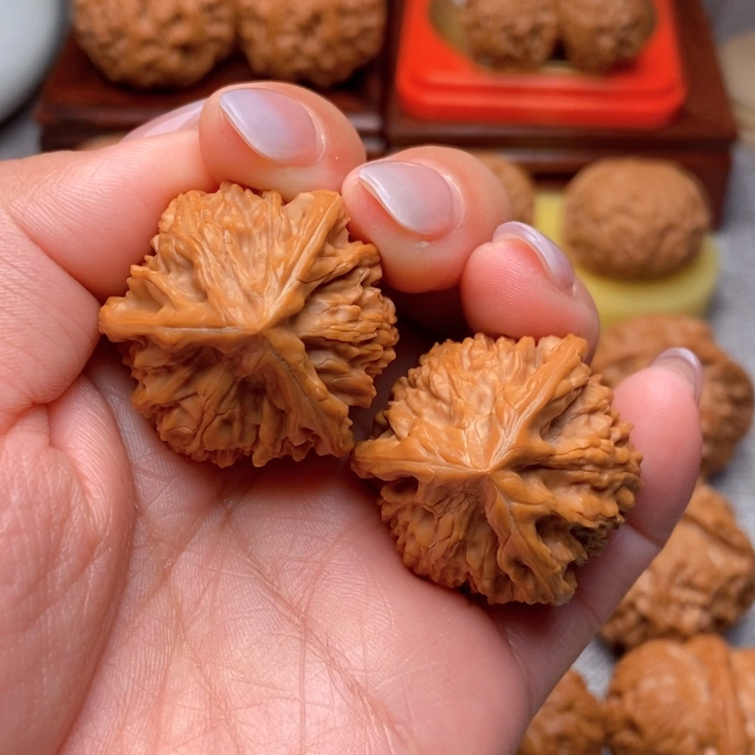 飞***河把件文玩核桃三棱34全品