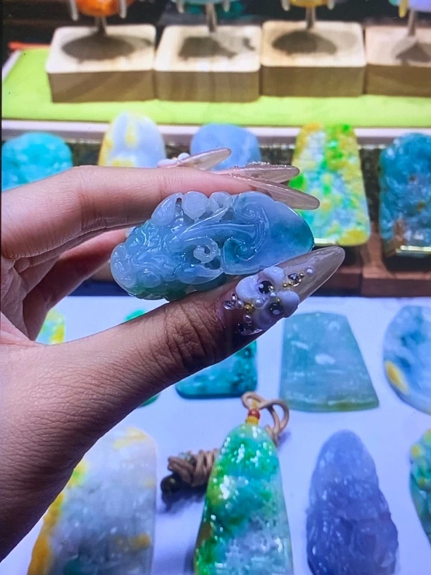 翡翠挂件毛货抛光一物一证