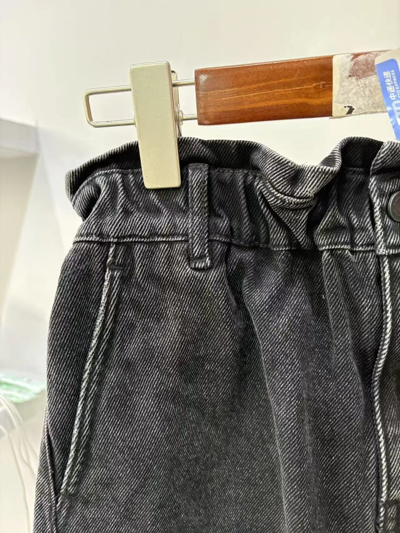 [轻奢] 女款时尚百搭休闲牛仔黑色短裤 ZK514