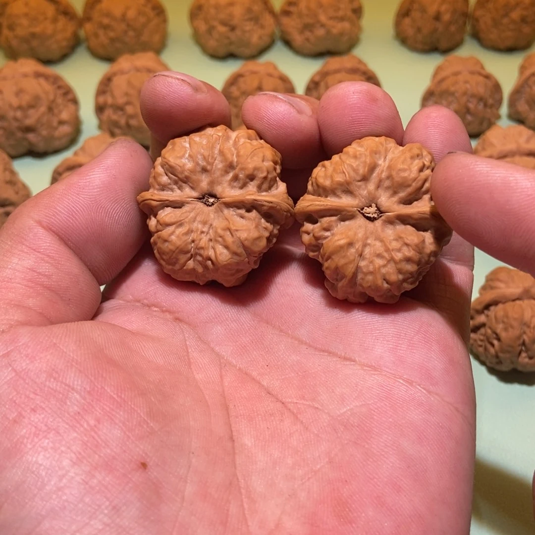 文玩核桃吊坠牛*.蛤蟆头35一对