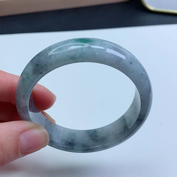 翡翠手镯未镶嵌58圈口