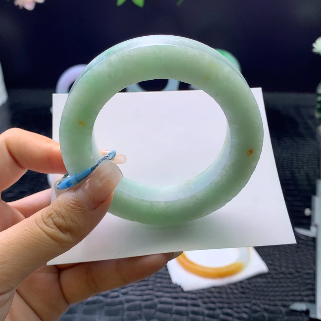 定制翡翠未镶嵌手镯
