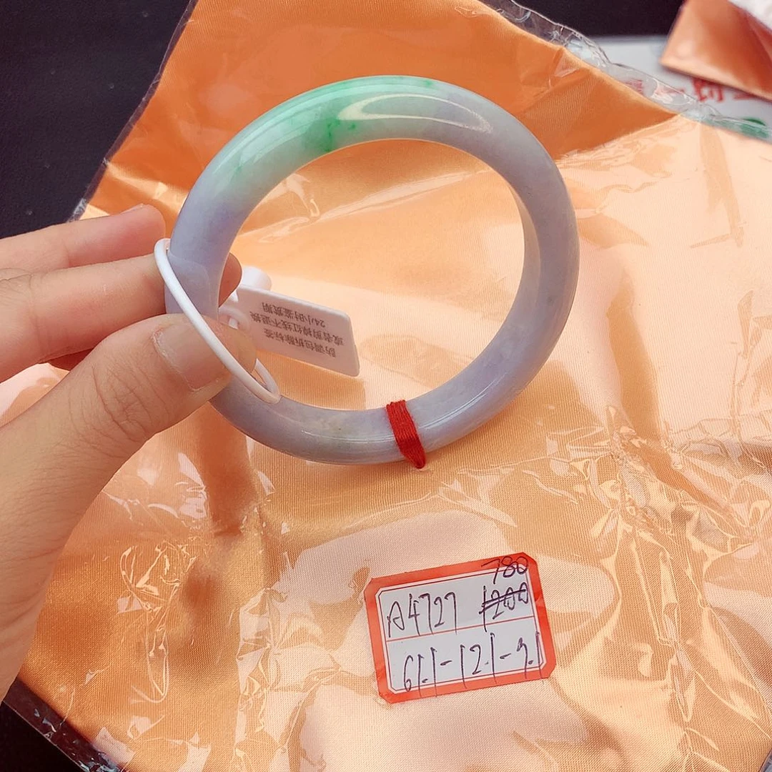 翡翠手镯未镶嵌翡翠