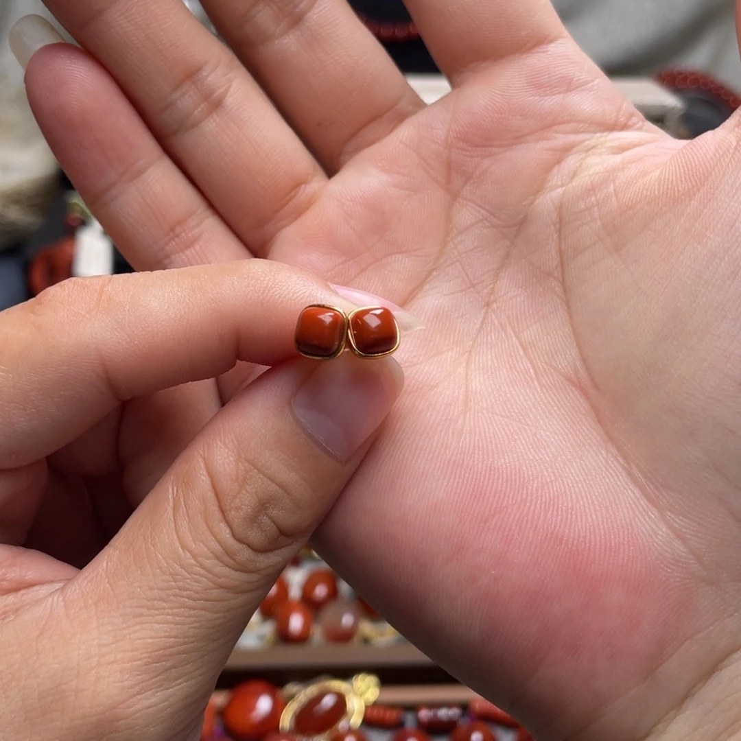 努***钱南红玛瑙银S925镶嵌方糖耳钉