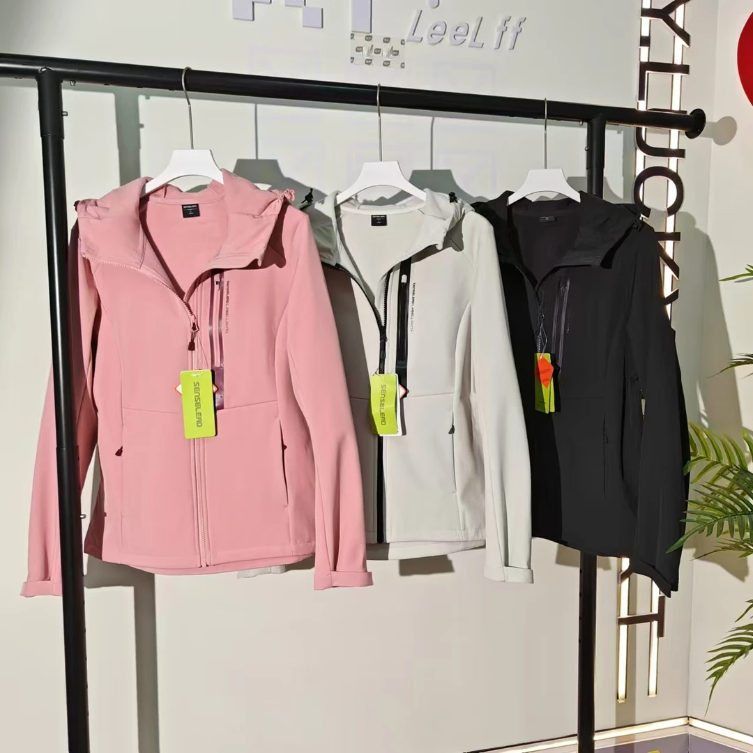 户外运动女款户外时尚休闲连帽加绒弹力保暖软壳冲锋衣2105