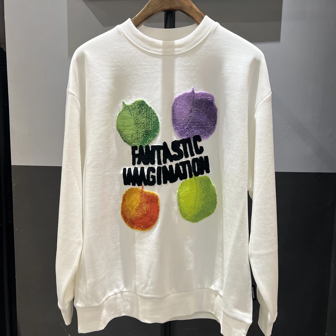 时尚休闲白色圆领卫衣