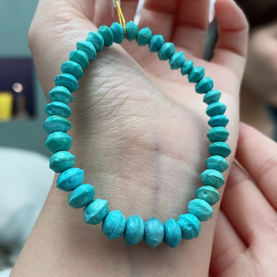 绿松石颈饰未镶嵌