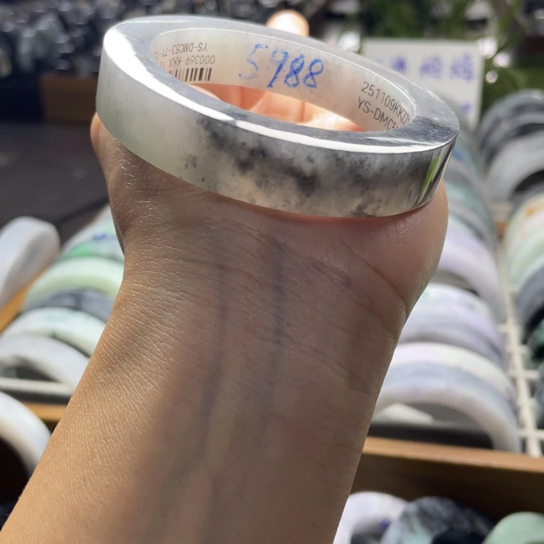 定制翡翠未镶嵌翡翠手镯