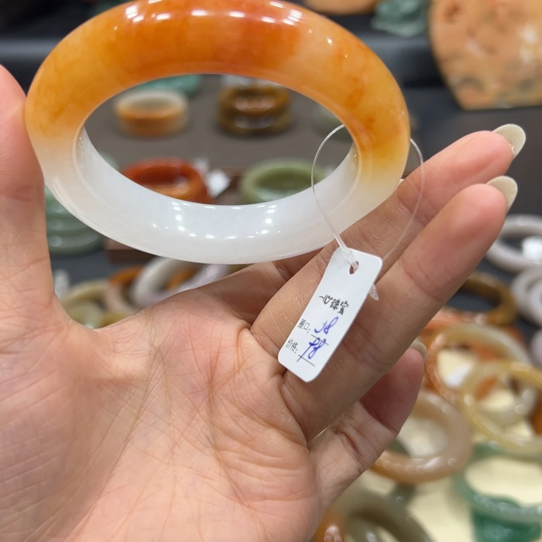 未镶嵌手镯石英质玉