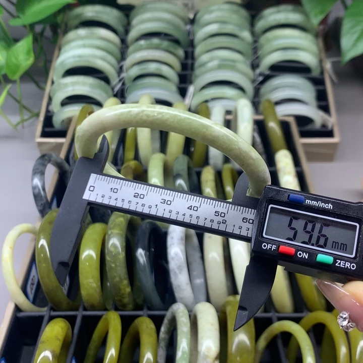 蛇纹石玉未镶嵌手镯170