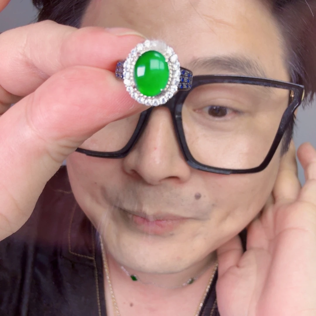 颈饰未镶嵌翡翠一件