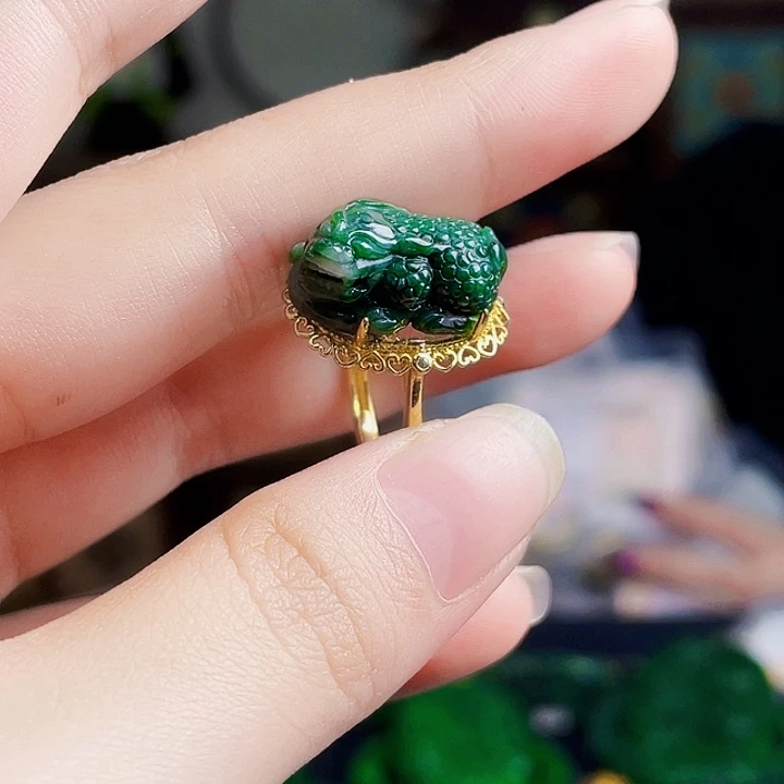 翡翠未镶嵌颈饰多样性