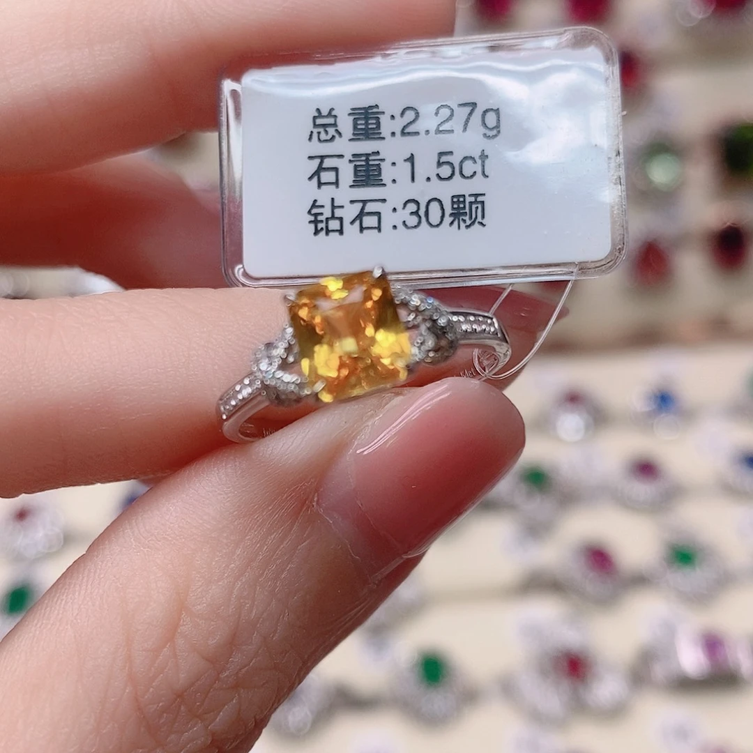 蓝宝石戒指18K金镶嵌?