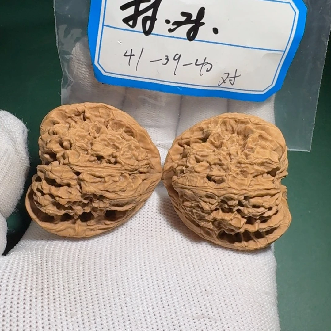 文玩核桃吊坠42号村将