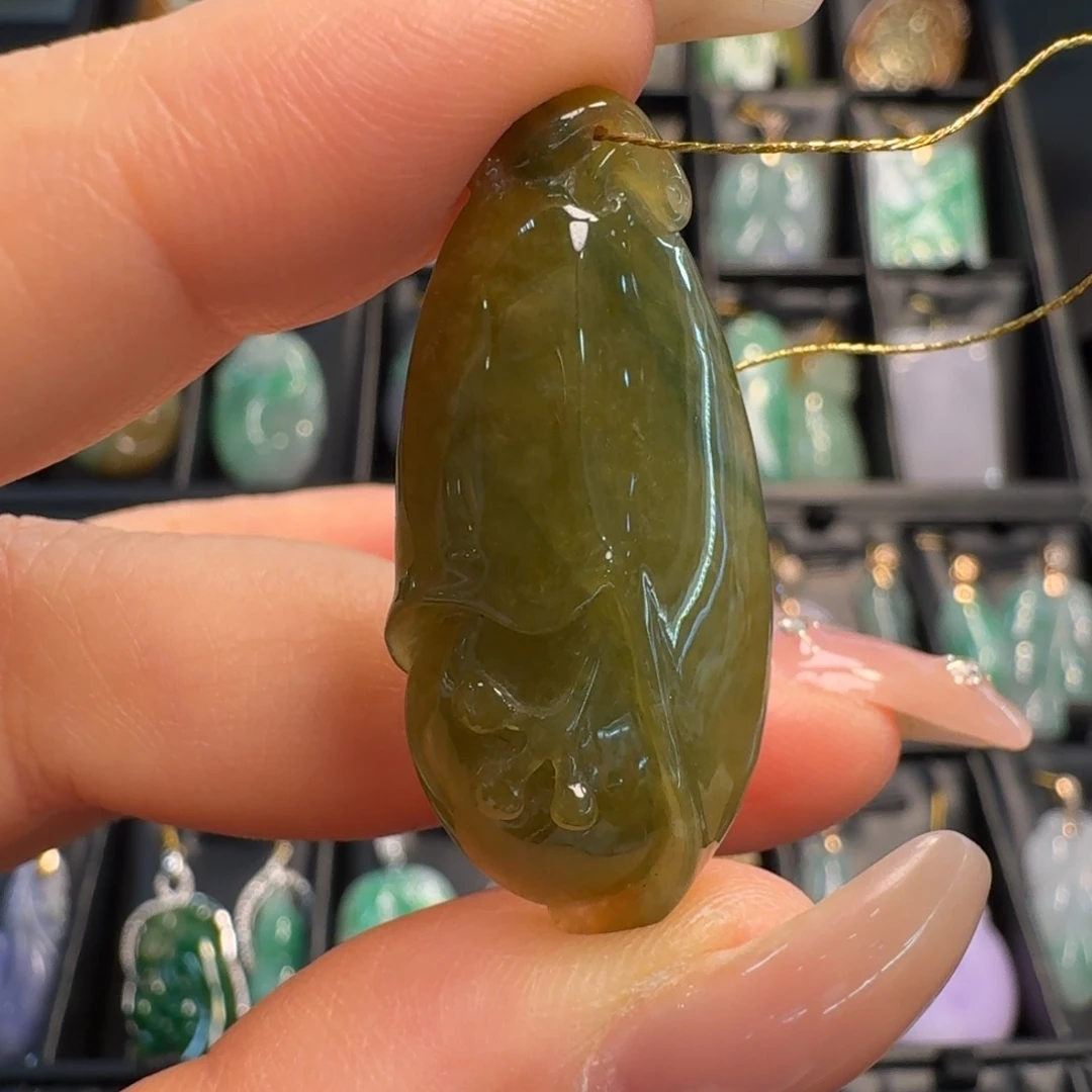 翡翠未镶嵌颈饰玉兰花