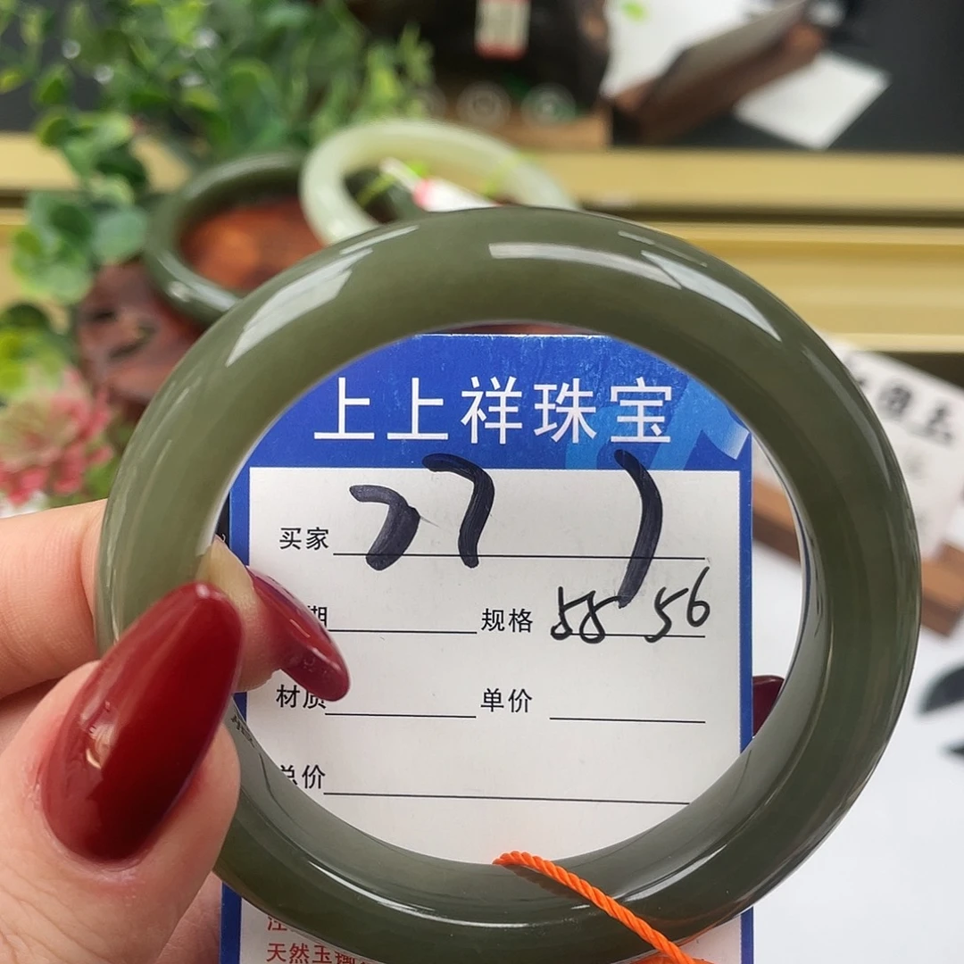 和田玉未镶嵌手镯