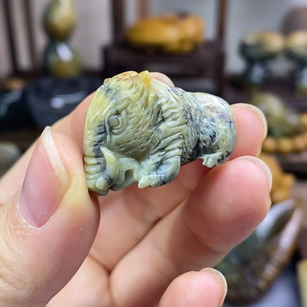 未镶嵌岫岩河磨玉（透闪石质玉）把件