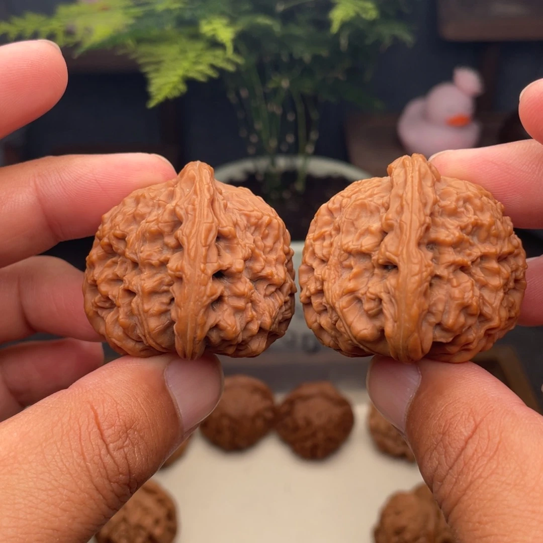 文玩核桃吊坠卡**拉南疆石