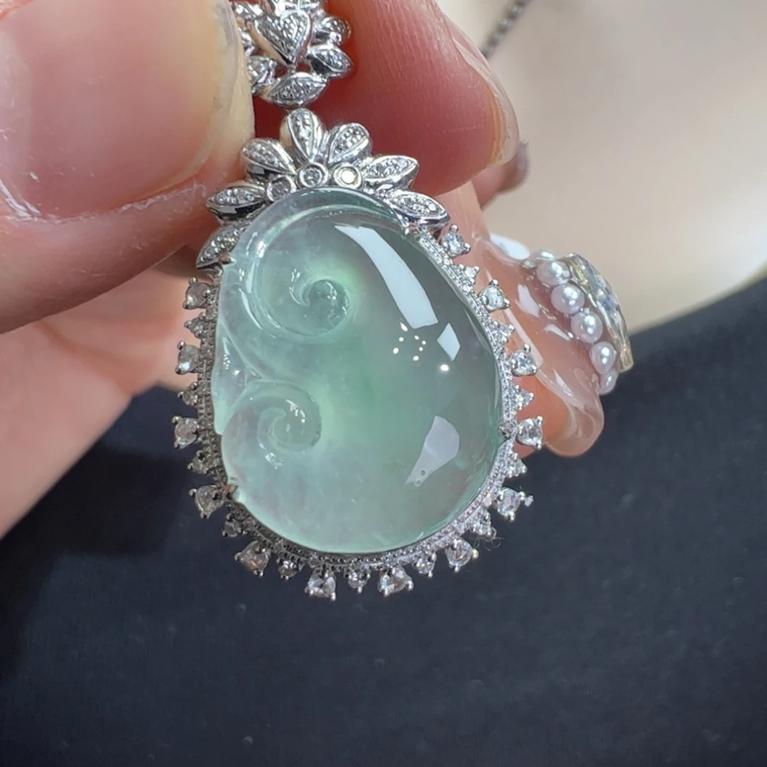 翡翠吊坠(不含链)18K金镶嵌