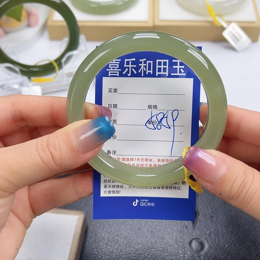 和田玉未镶嵌手镯