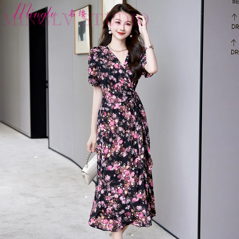 v领法式碎花连衣裙女夏2025新款高端精致气质浪漫收腰显瘦高级感