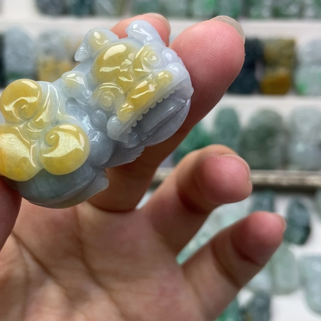 翡翠未镶嵌吊坠(赠链)