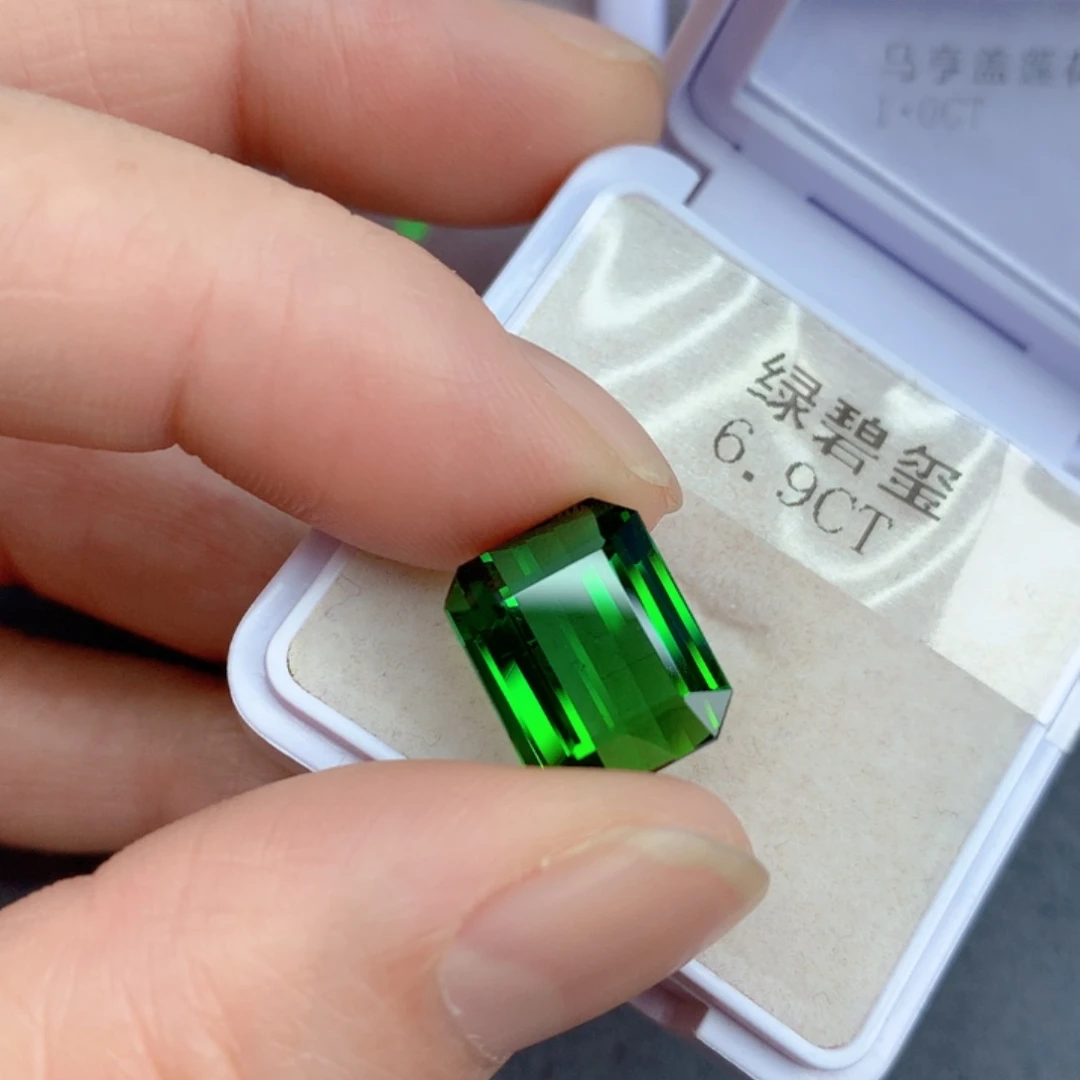 绿色碧玺6.9克拉裸石未镶嵌
