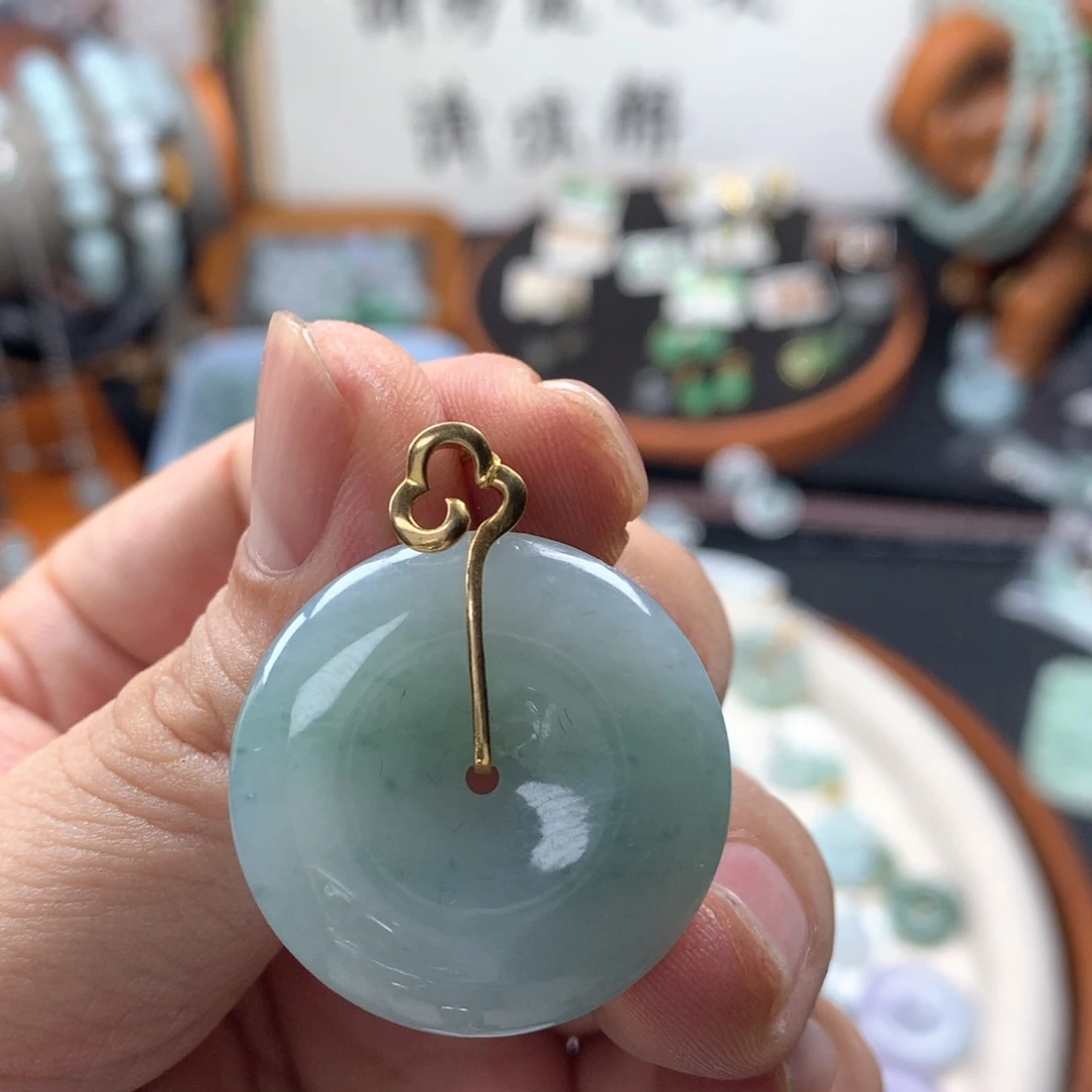 颈饰18K金镶嵌翡翠