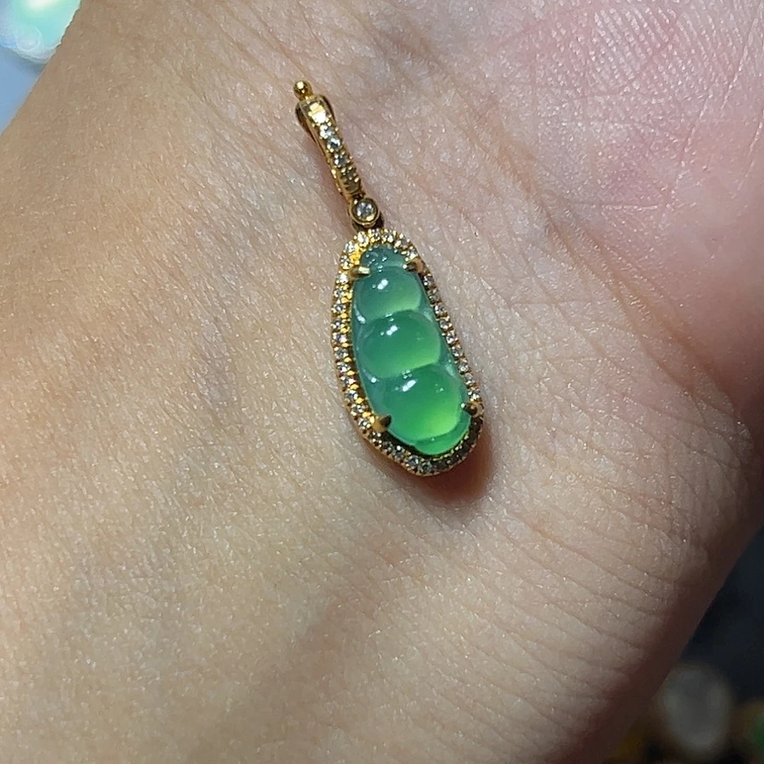 翡翠18K金镶嵌颈饰