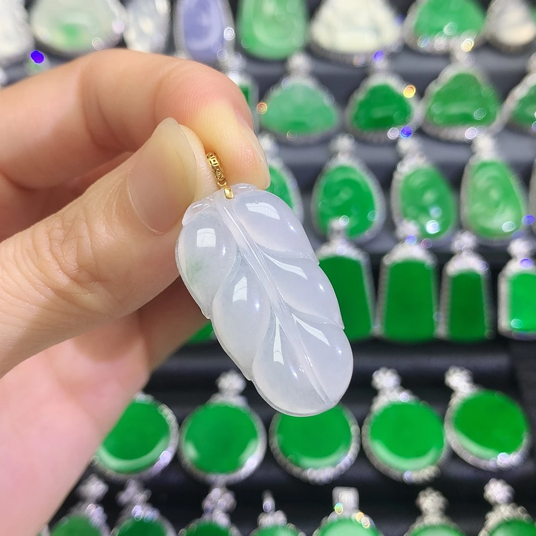 翡翠18K金镶嵌颈饰吊坠