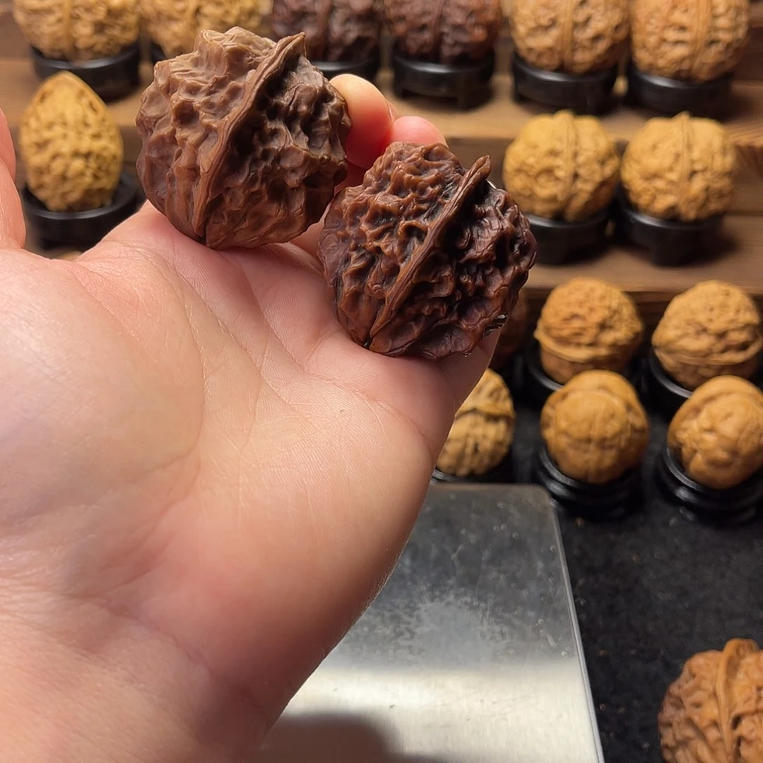 文玩核桃把件小*尚龙纹大花