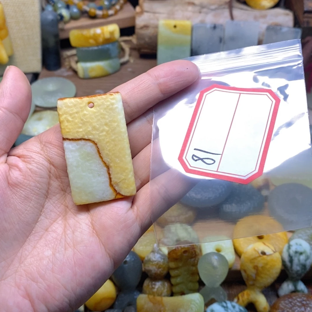 未镶嵌蛇纹石玉颈饰世****我